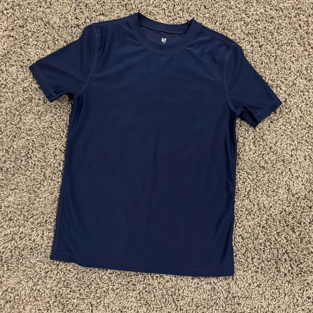 Bundle of 2 GAP boys short sleeve rashguards in navy blue and black,size Medium - Picture 8 of 8